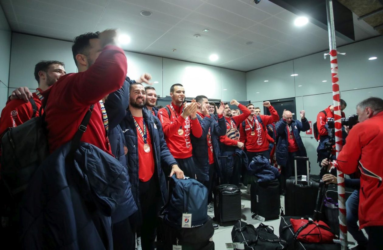 Doček brončanih rukometaša u Zračnoj luci Franjo Tuđman Doček brončanih rukometaša u Zračnoj luci Franjo Tuđman