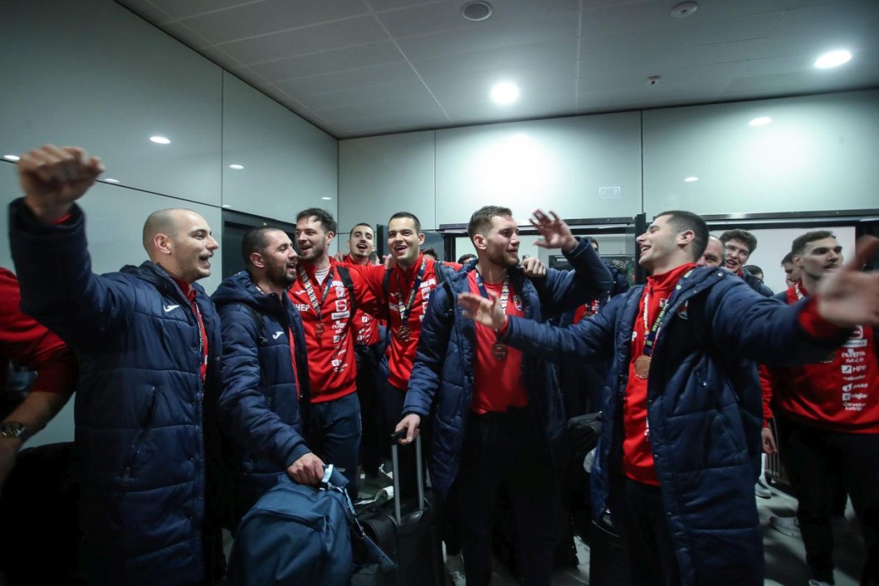 Doček brončanih rukometaša u Zračnoj luci Franjo Tuđman Doček brončanih rukometaša u Zračnoj luci Franjo Tuđman