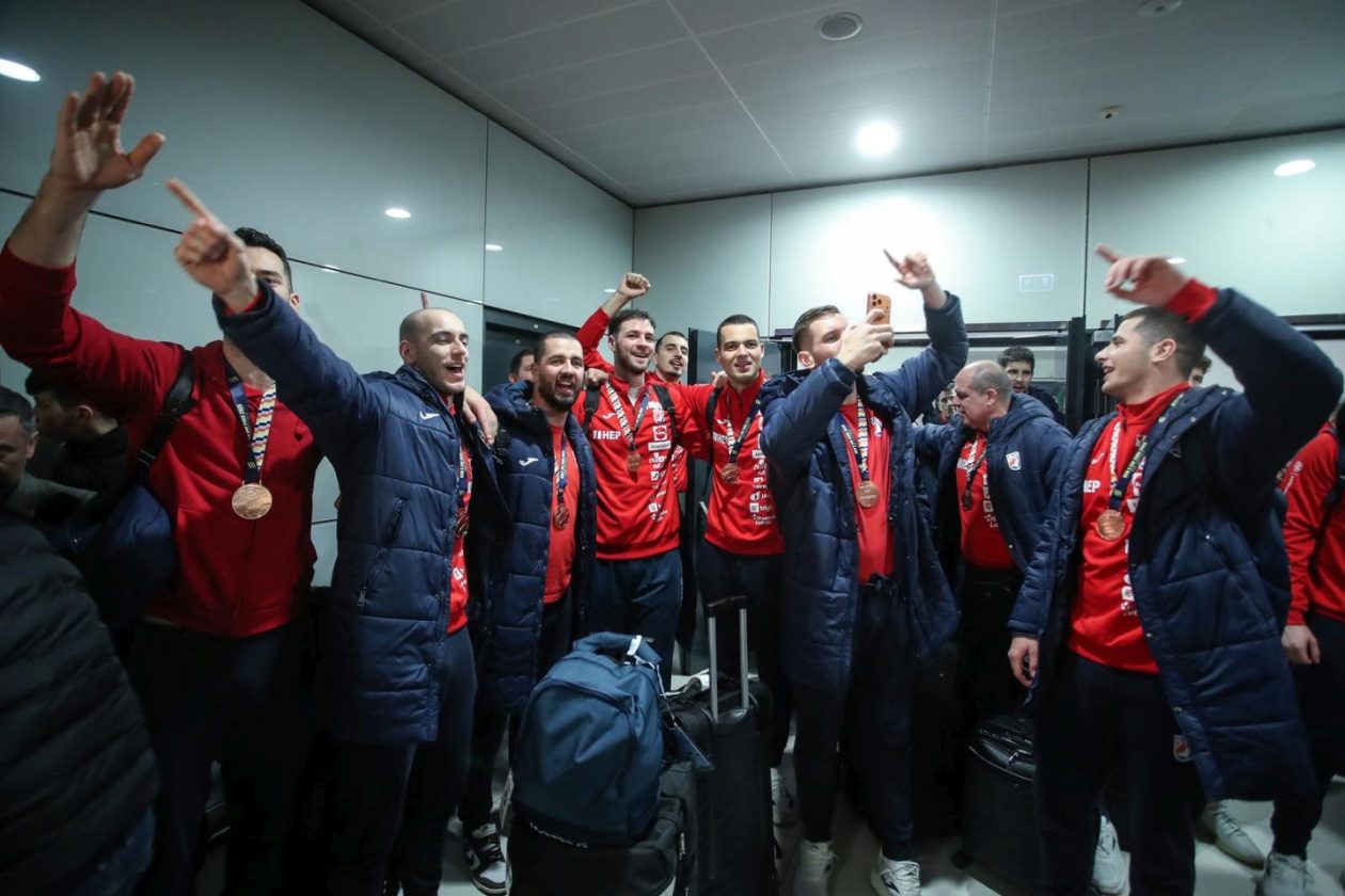 Doček brončanih rukometaša u Zračnoj luci Franjo Tuđman Doček brončanih rukometaša u Zračnoj luci Franjo Tuđman