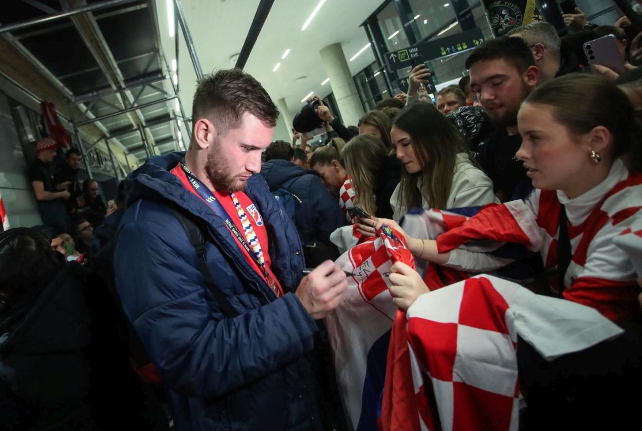 Doček brončanih rukometaša u Zračnoj luci Franjo Tuđman Doček brončanih rukometaša u Zračnoj luci Franjo Tuđman