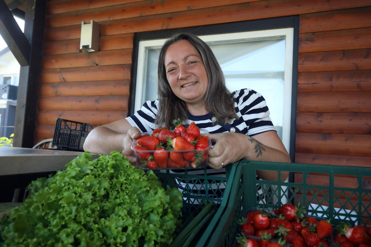 SAMITA (10) SAMITA (10)