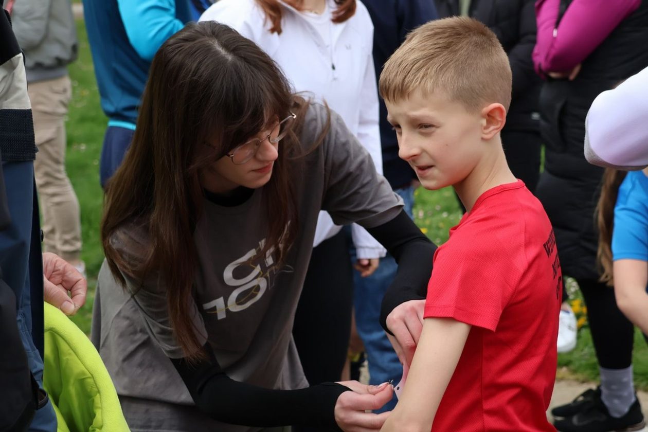 ŠARENIM ČARAPAMA DO CILJA Čakovec trčao u znak podrške osobama s Downovim sindromom (1)