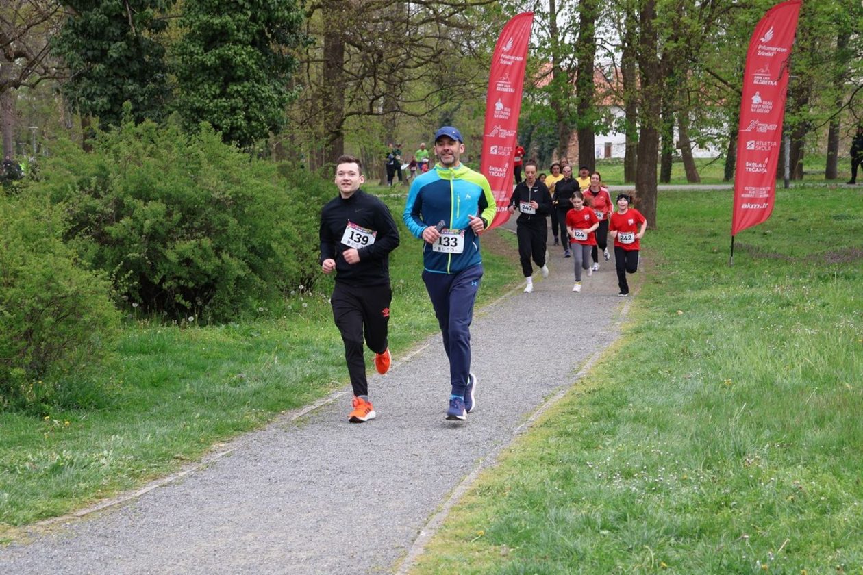 ŠARENIM ČARAPAMA DO CILJA Čakovec trčao u znak podrške osobama s Downovim sindromom (18)