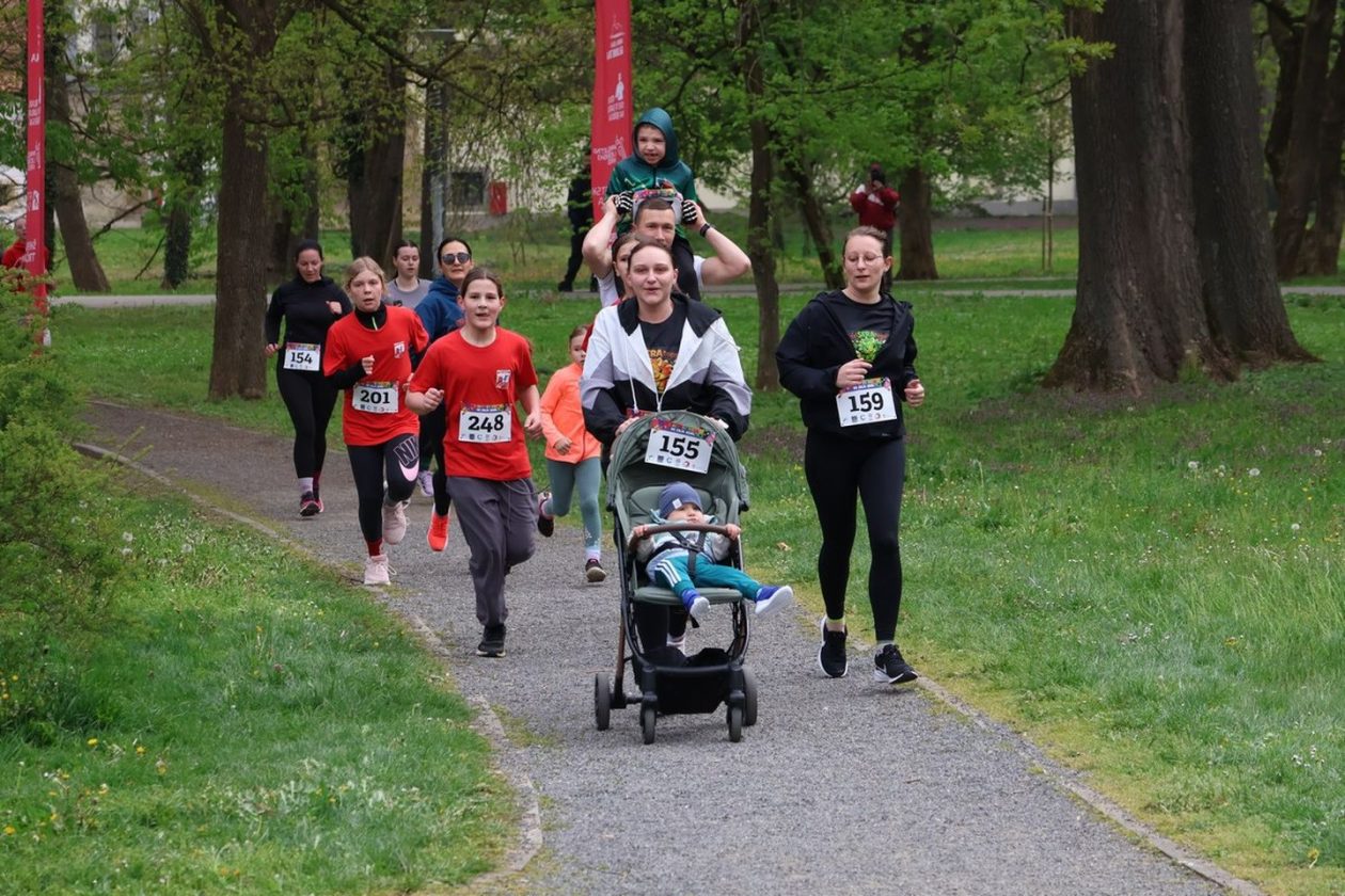 ŠARENIM ČARAPAMA DO CILJA Čakovec trčao u znak podrške osobama s Downovim sindromom (19)
