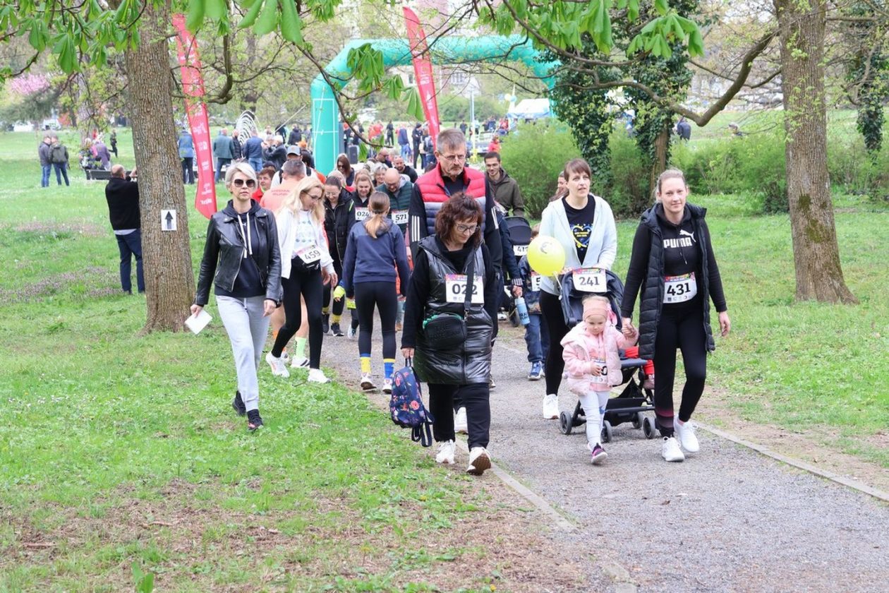 ŠARENIM ČARAPAMA DO CILJA Čakovec trčao u znak podrške osobama s Downovim sindromom (23)