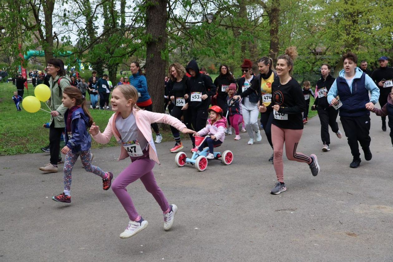 ŠARENIM ČARAPAMA DO CILJA Čakovec trčao u znak podrške osobama s Downovim sindromom (24)