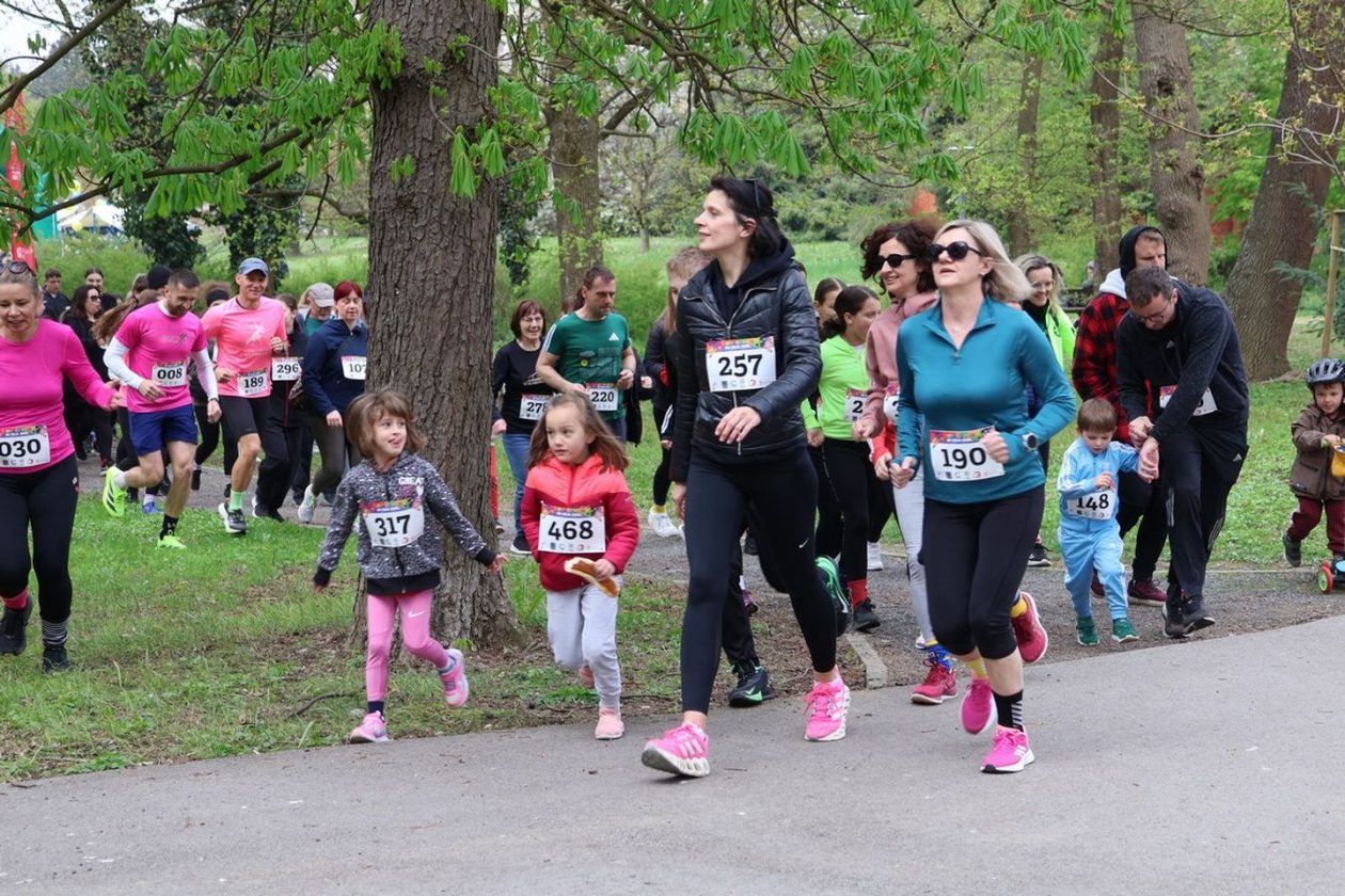 ŠARENIM ČARAPAMA DO CILJA Čakovec trčao u znak podrške osobama s Downovim sindromom (26)