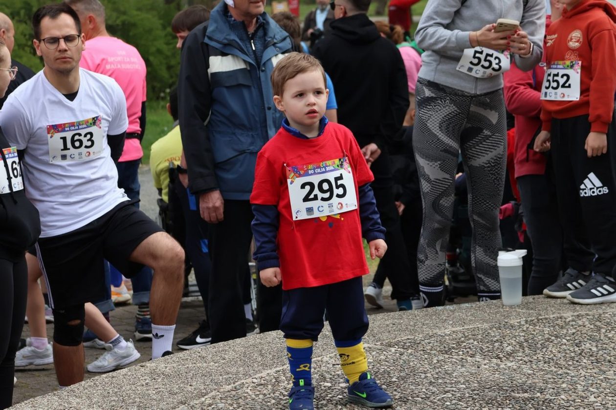 ŠARENIM ČARAPAMA DO CILJA Čakovec trčao u znak podrške osobama s Downovim sindromom (29)
