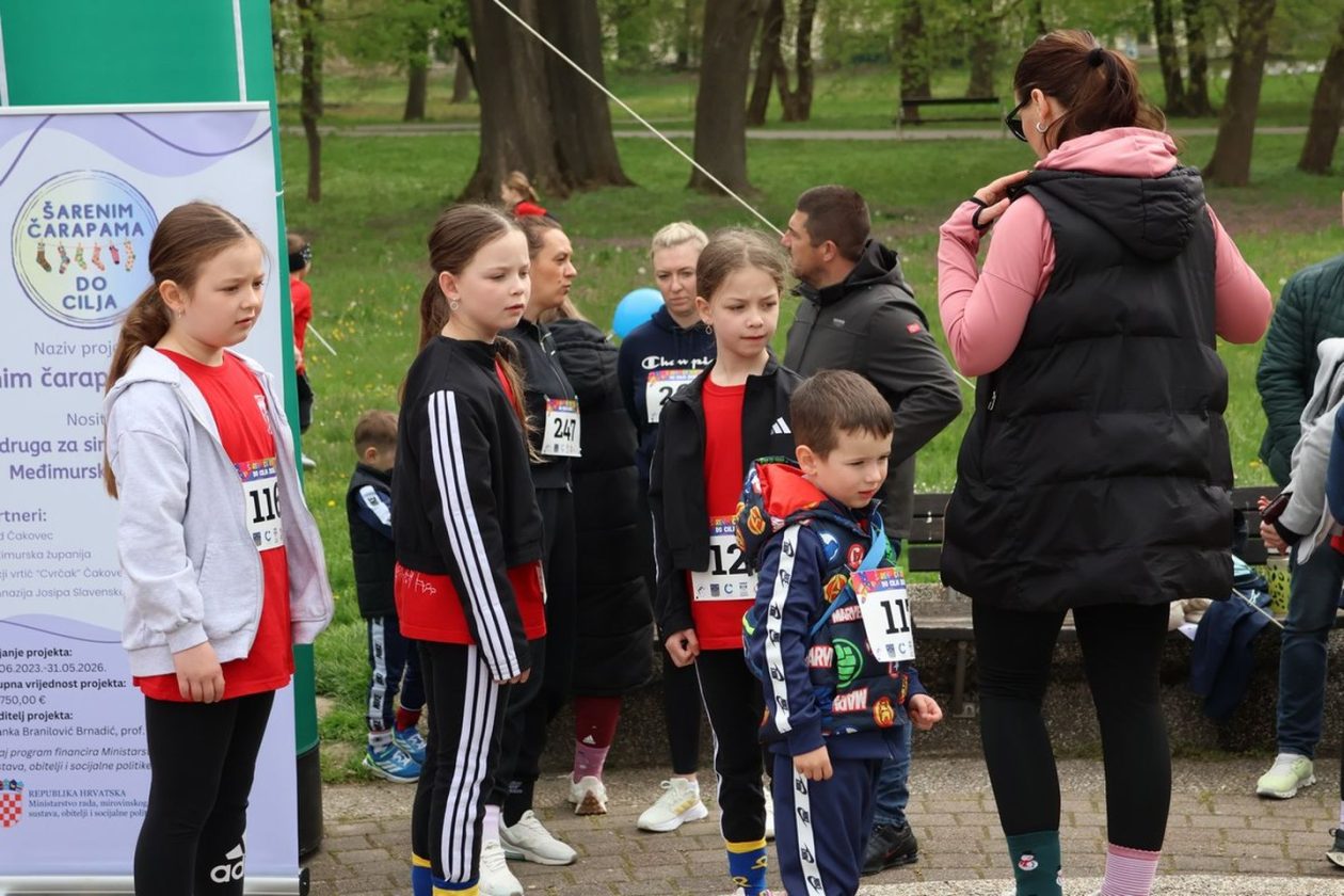 ŠARENIM ČARAPAMA DO CILJA Čakovec trčao u znak podrške osobama s Downovim sindromom (3)