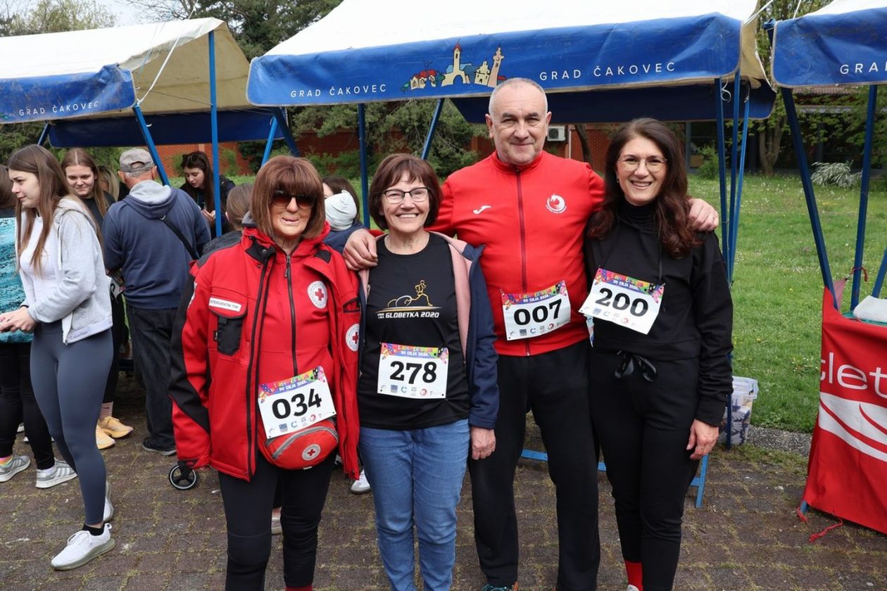 ŠARENIM ČARAPAMA DO CILJA Čakovec trčao u znak podrške osobama s Downovim sindromom (4)