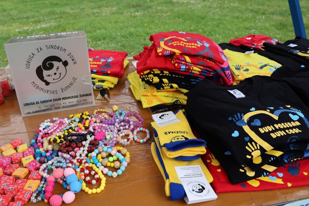 ŠARENIM ČARAPAMA DO CILJA Čakovec trčao u znak podrške osobama s Downovim sindromom (5)