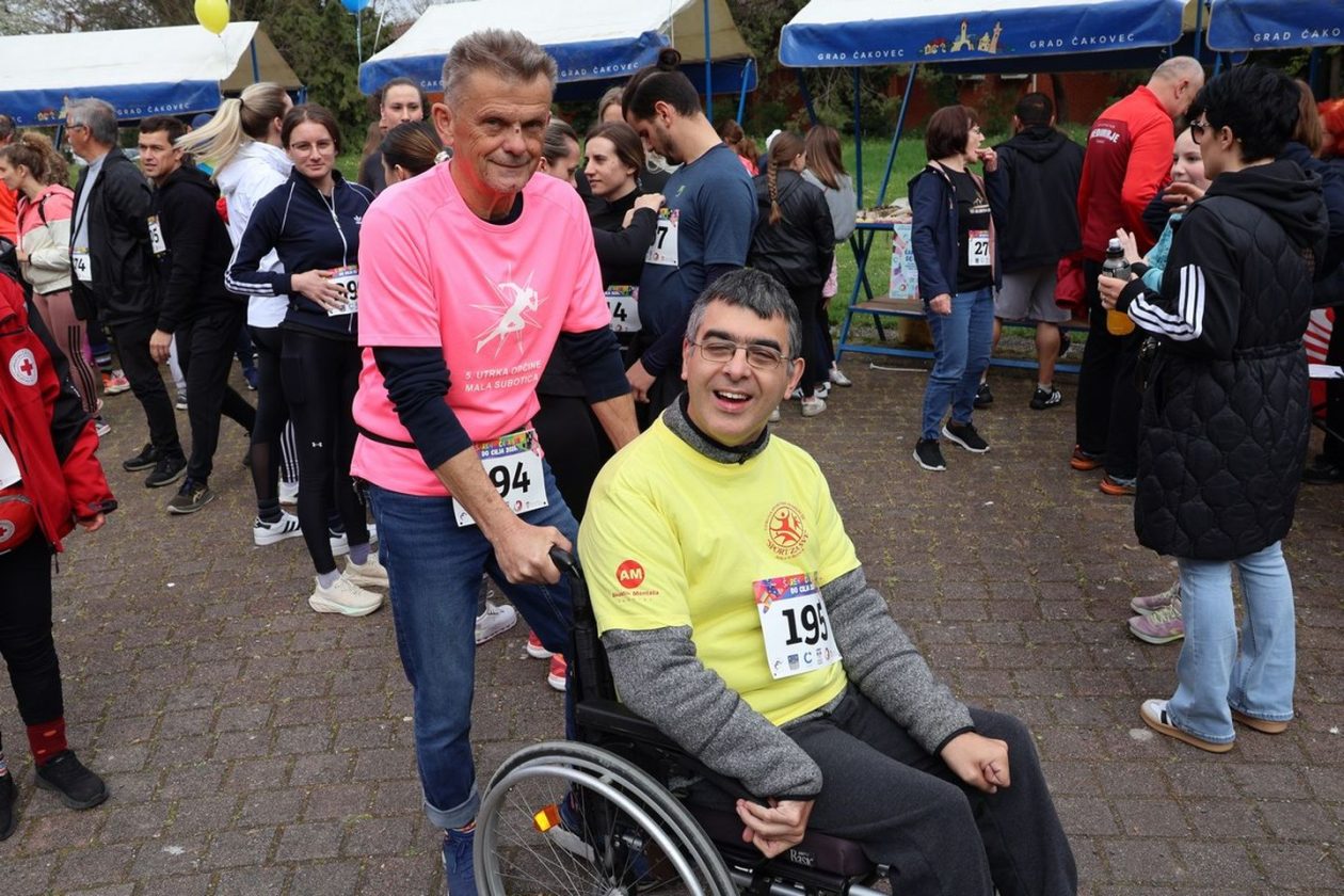ŠARENIM ČARAPAMA DO CILJA Čakovec trčao u znak podrške osobama s Downovim sindromom (6)