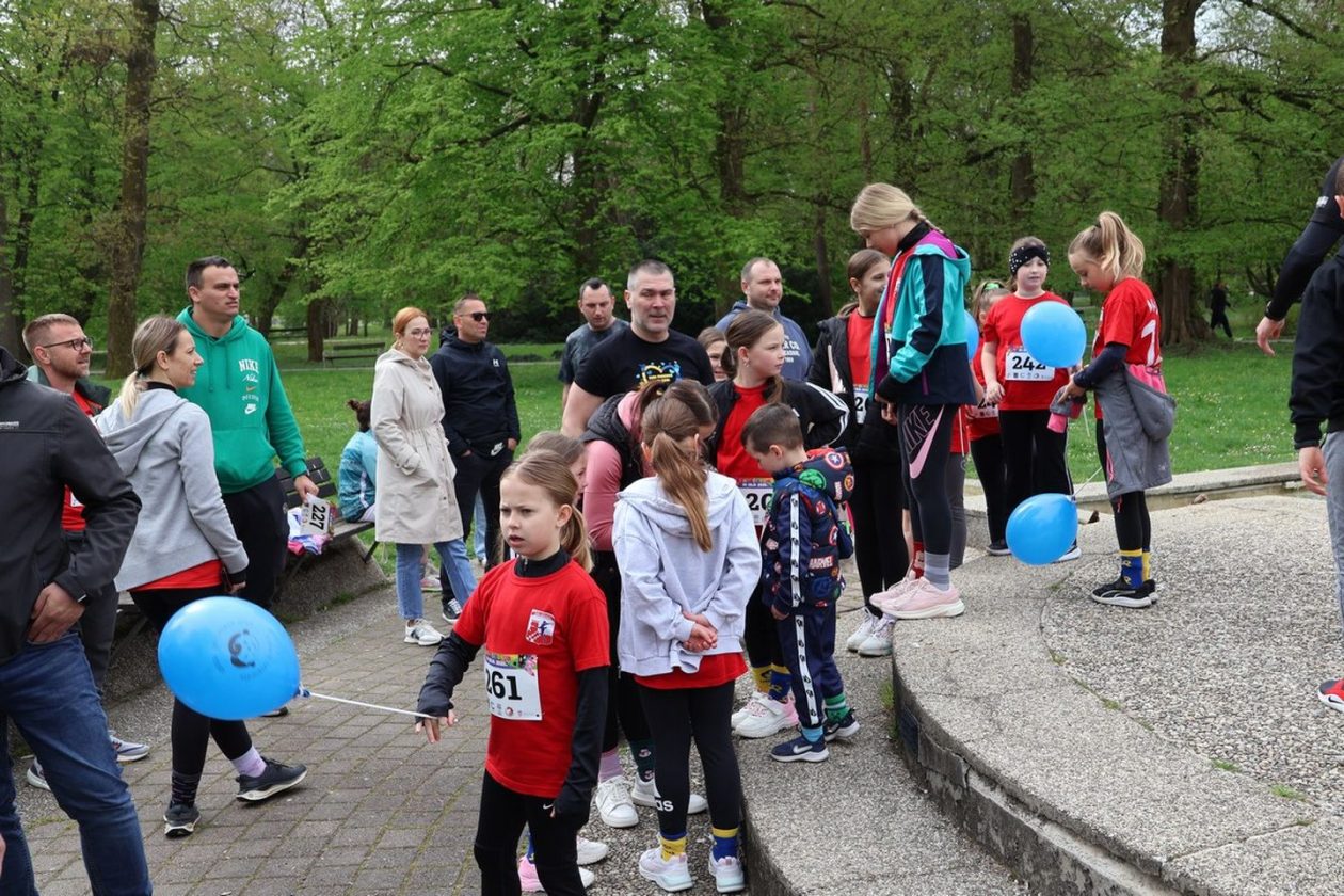 ŠARENIM ČARAPAMA DO CILJA Čakovec trčao u znak podrške osobama s Downovim sindromom (7)