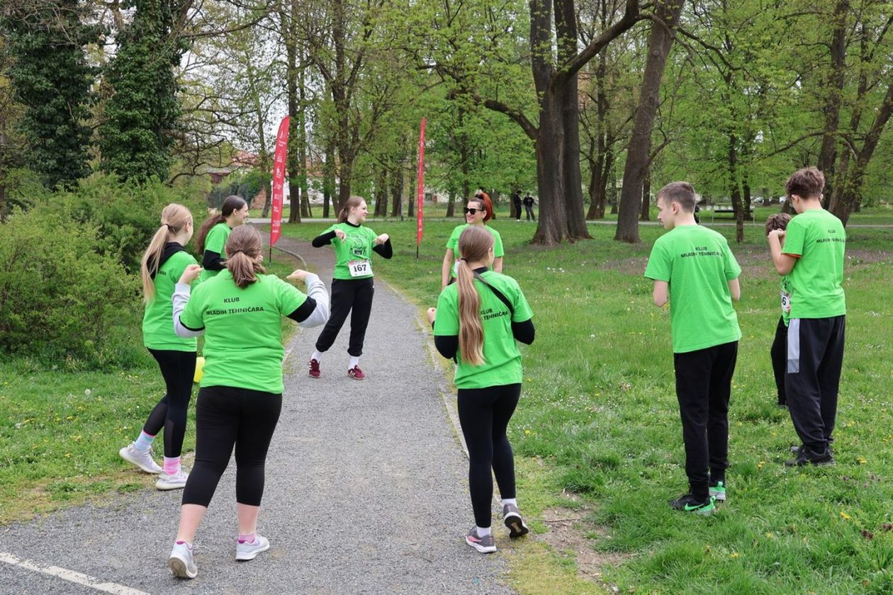 ŠARENIM ČARAPAMA DO CILJA Čakovec trčao u znak podrške osobama s Downovim sindromom (8)