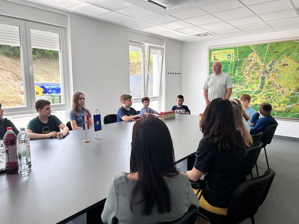 SELNICA Načelnik Vičević primio uspješne učenike i njihove mentore (2)