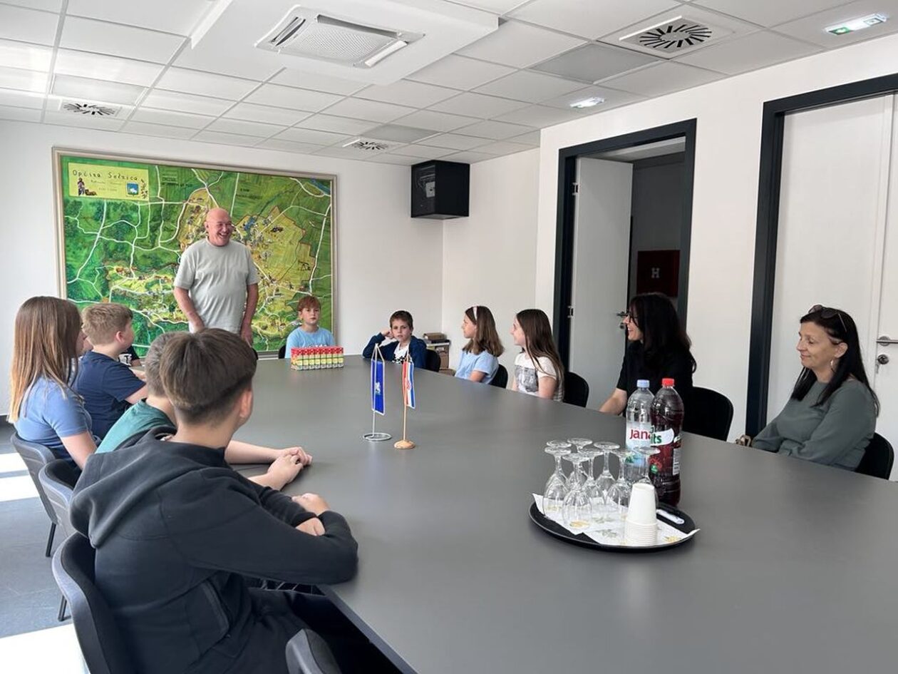 SELNICA Načelnik Vičević primio uspješne učenike i njihove mentore (3)