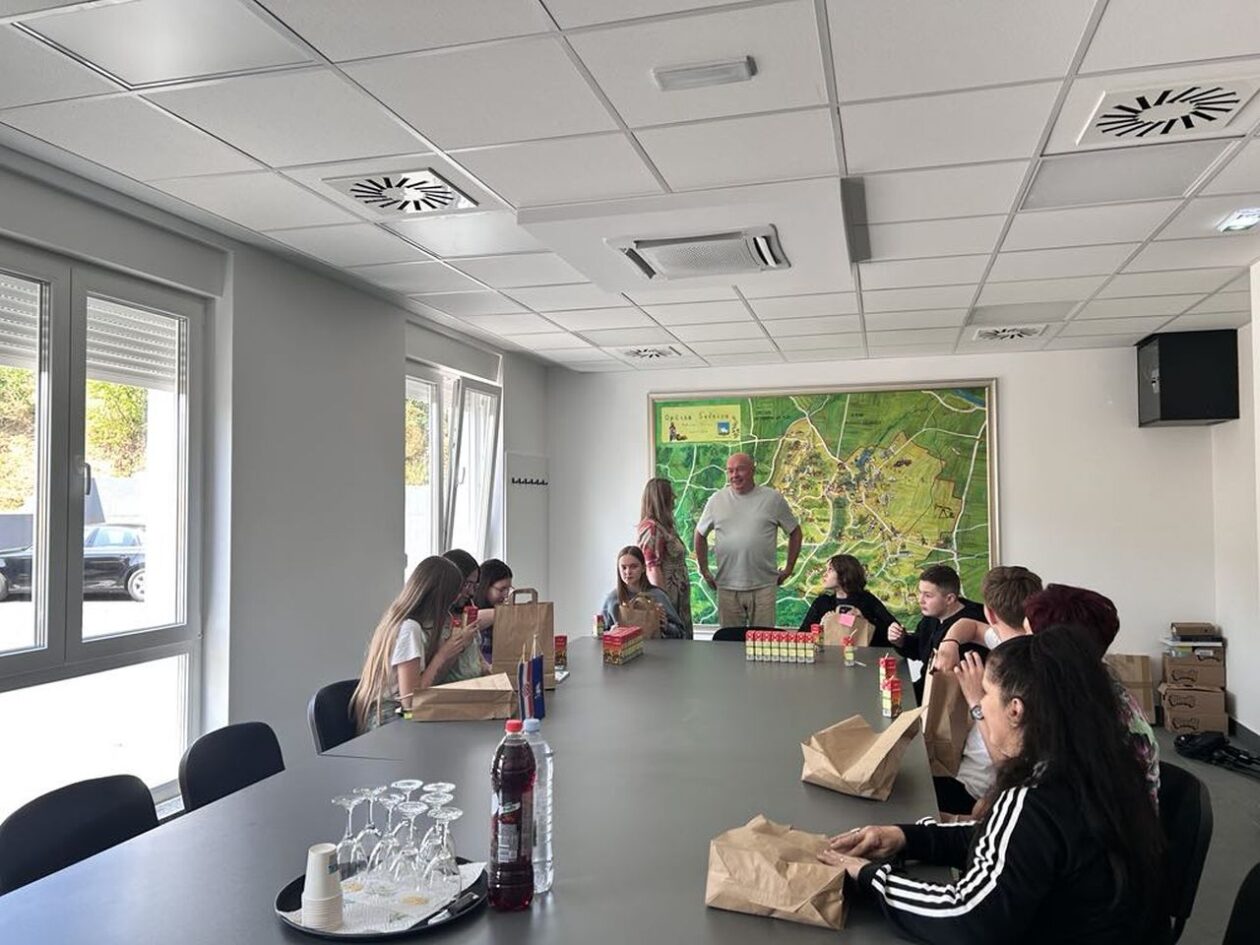 SELNICA Načelnik Vičević primio uspješne učenike i njihove mentore (5)