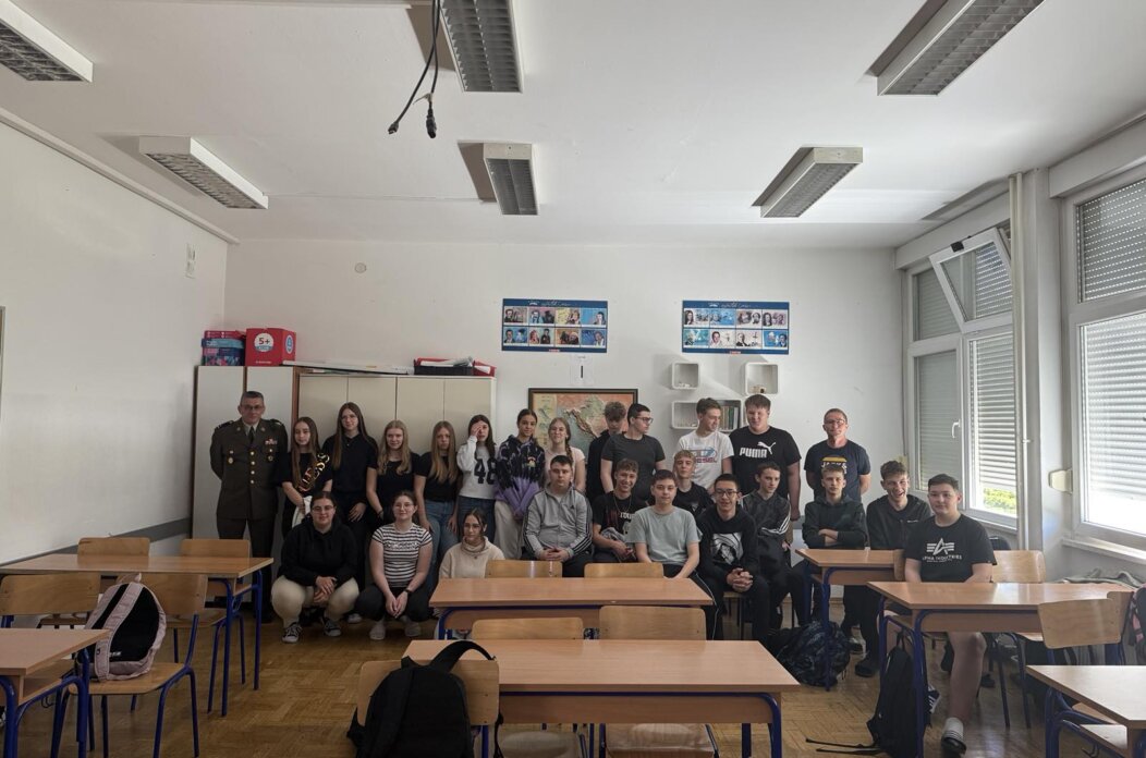 SELNICA Osmaši učili o ratu kroz osobno iskustvo branitelja (1) SELNICA Osmaši učili o ratu kroz osobno iskustvo branitelja (1)