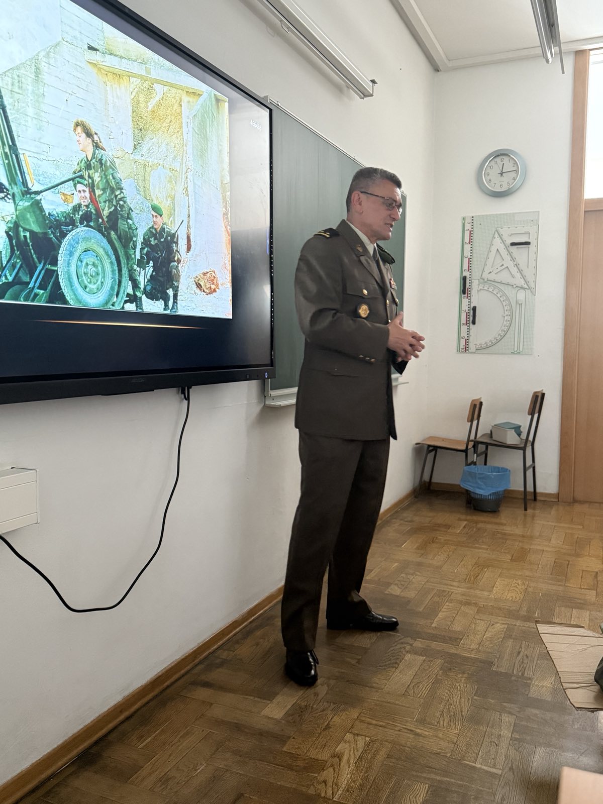 SELNICA Osmaši učili o ratu kroz osobno iskustvo branitelja (3) SELNICA Osmaši učili o ratu kroz osobno iskustvo branitelja (3)