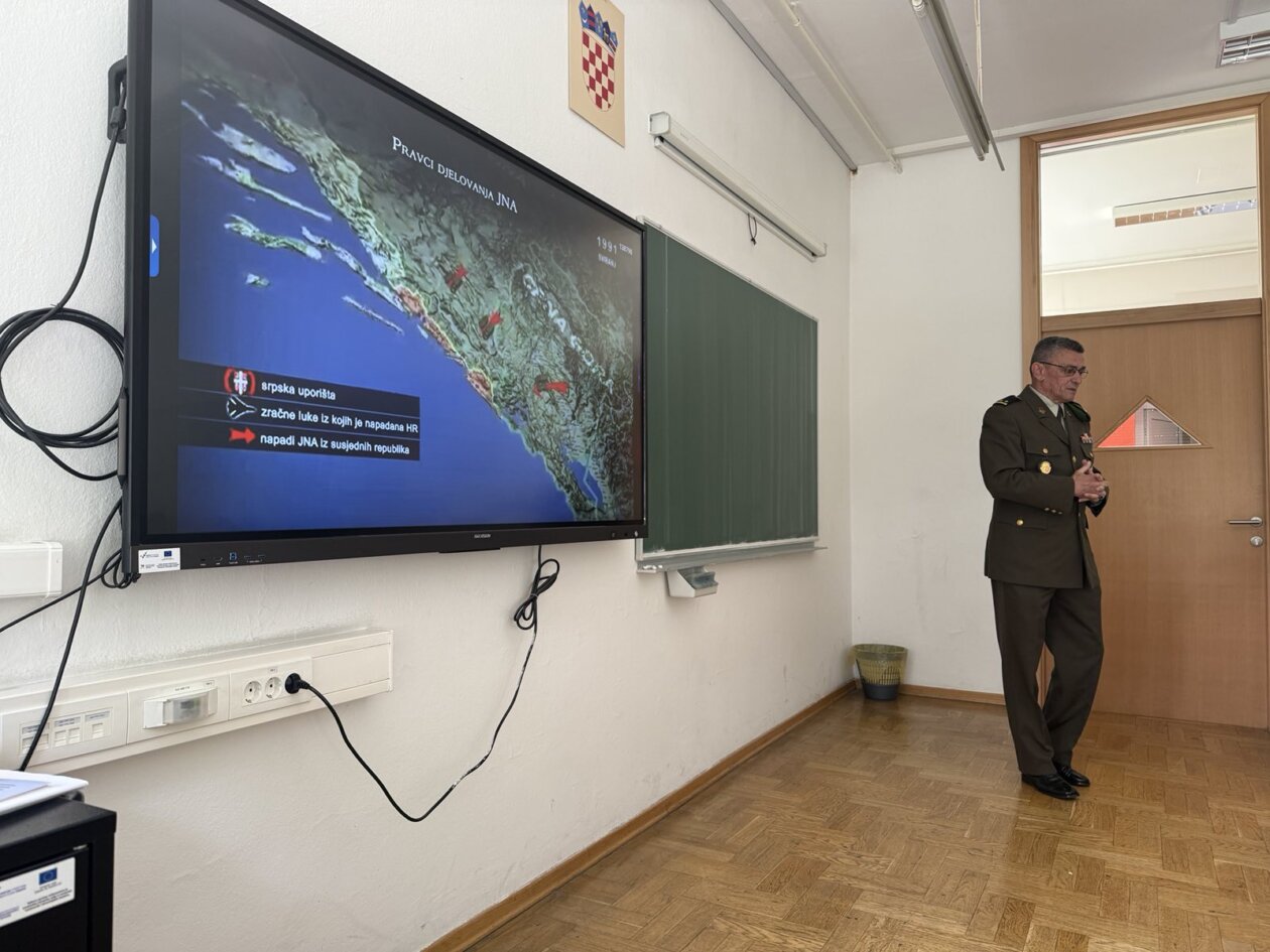 SELNICA Osmaši učili o ratu kroz osobno iskustvo branitelja (5) SELNICA Osmaši učili o ratu kroz osobno iskustvo branitelja (5)