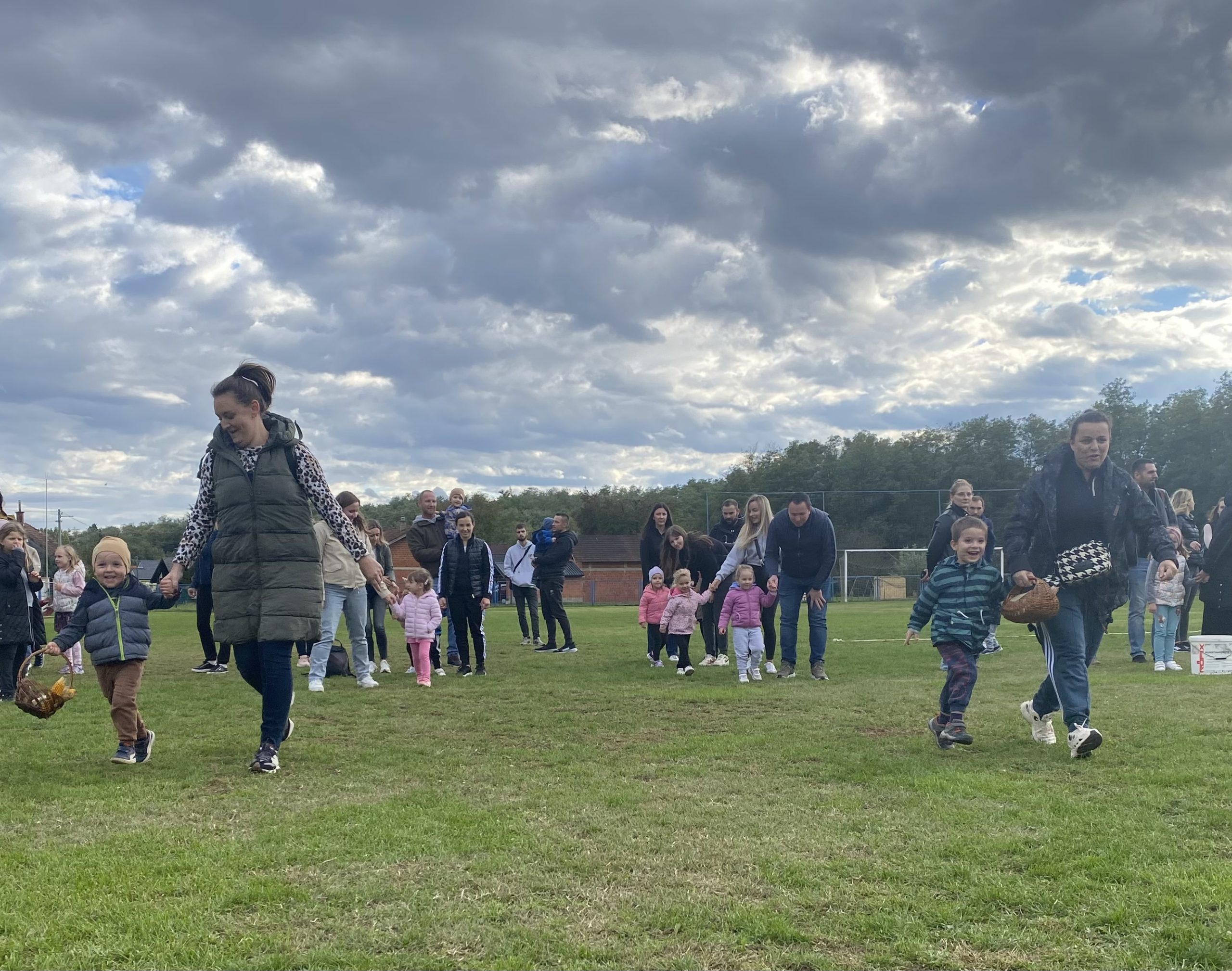ŠENKOVEC Djeca iz vrtića Vrapčić slavila dolazak jeseni uz igre i kestene (1) ŠENKOVEC Djeca iz vrtića Vrapčić slavila dolazak jeseni uz igre i kestene (1)