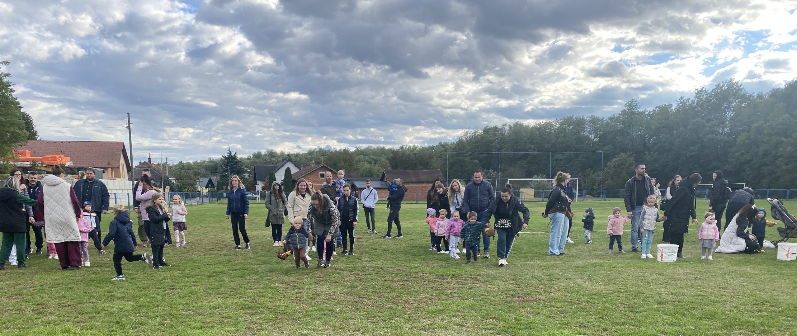 ŠENKOVEC Djeca iz vrtića Vrapčić slavila dolazak jeseni uz igre i kestene (3) ŠENKOVEC Djeca iz vrtića Vrapčić slavila dolazak jeseni uz igre i kestene (3)