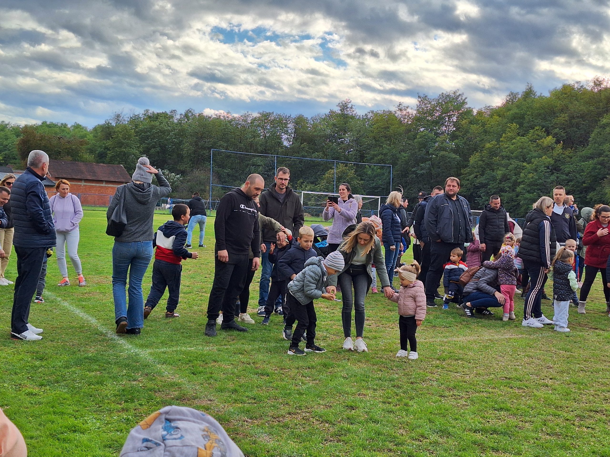 ŠENKOVEC Djeca iz vrtića Vrapčić slavila dolazak jeseni uz igre i kestene (4) ŠENKOVEC Djeca iz vrtića Vrapčić slavila dolazak jeseni uz igre i kestene (4)