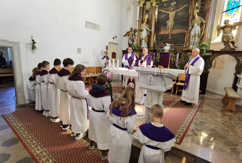 ŠESTO DIJETE Biskup Bože Radoš krstio malenu Mariju u Svetom Martinu na Muri (2) ŠESTO DIJETE Biskup Bože Radoš krstio malenu Mariju u Svetom Martinu na Muri (2)