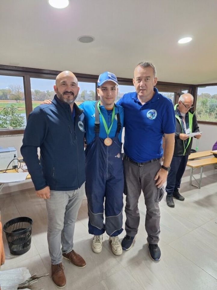 ŠESTO KOLO Završila Liga mladeži u ribolovu udicom na plovak za 2025. godinu (16) ŠESTO KOLO Završila Liga mladeži u ribolovu udicom na plovak za 2025. godinu (16)