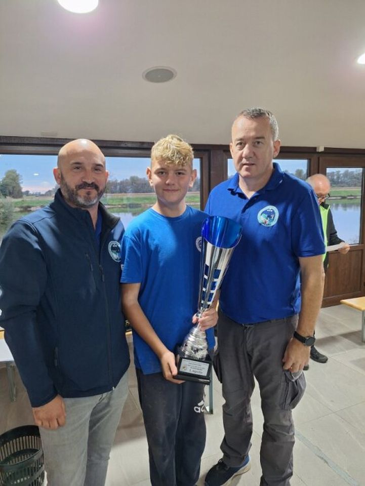 ŠESTO KOLO Završila Liga mladeži u ribolovu udicom na plovak za 2025. godinu (4) ŠESTO KOLO Završila Liga mladeži u ribolovu udicom na plovak za 2025. godinu (4)