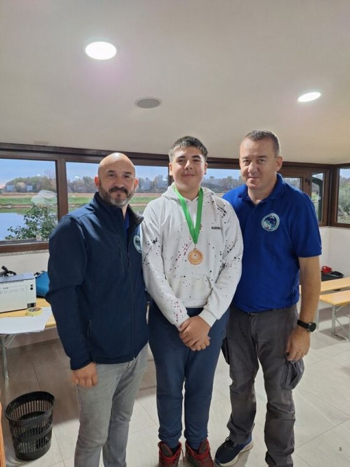 ŠESTO KOLO Završila Liga mladeži u ribolovu udicom na plovak za 2025. godinu (8) ŠESTO KOLO Završila Liga mladeži u ribolovu udicom na plovak za 2025. godinu (8)