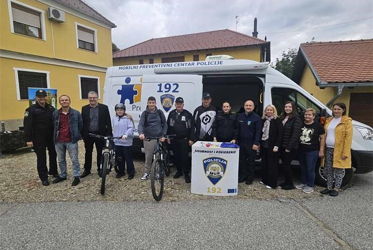 SIGURNO U PROMETU Bicikli školaraca servisirani u Pleškovcu (1)