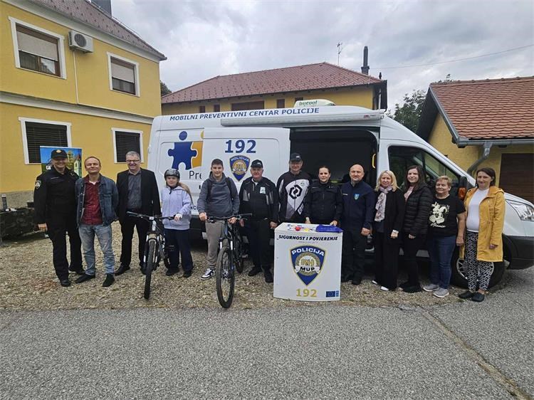 SIGURNO U PROMETU Bicikli školaraca servisirani u Pleškovcu (1)