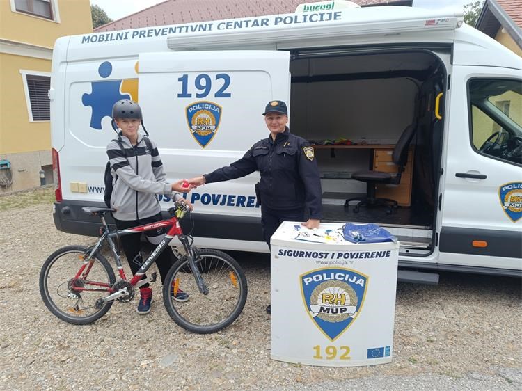 SIGURNO U PROMETU Bicikli školaraca servisirani u Pleškovcu (4)