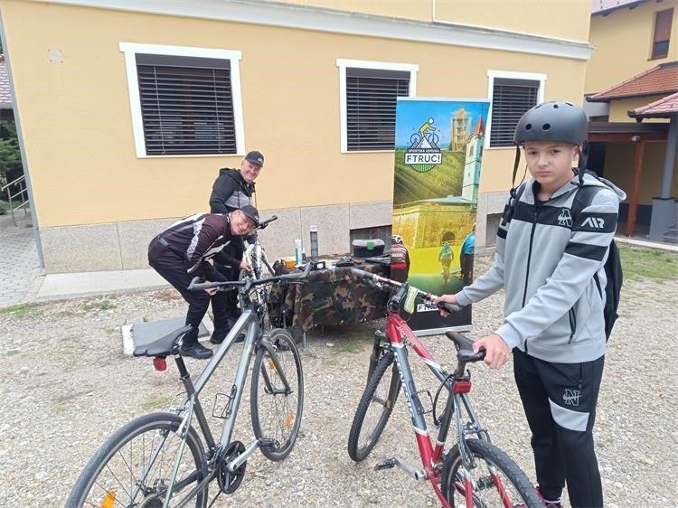 SIGURNO U PROMETU Bicikli školaraca servisirani u Pleškovcu (5)