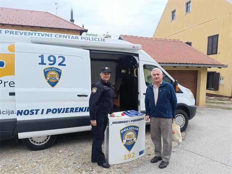 SIGURNO U PROMETU Bicikli školaraca servisirani u Pleškovcu (9)