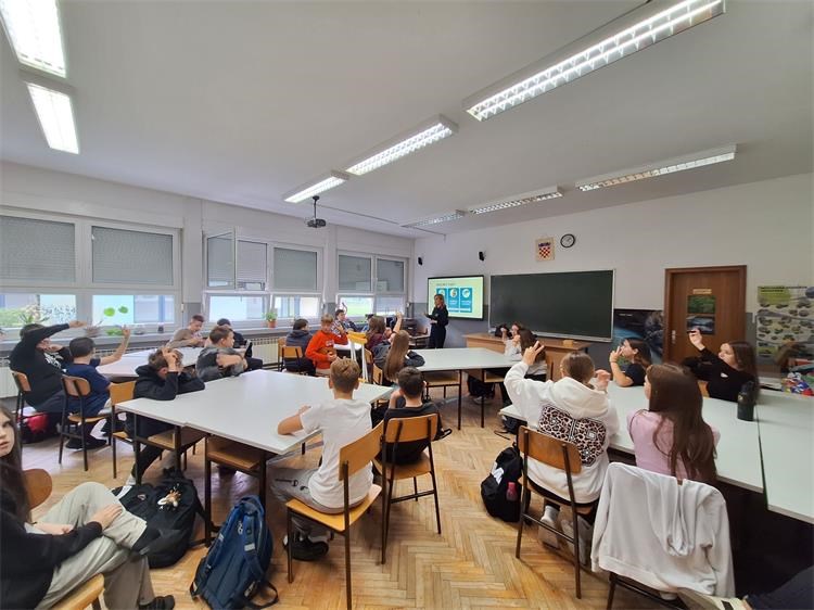 SIGURNOST DJECE Edukativno predavanje o Internetu za učenike OŠ Belica (1)