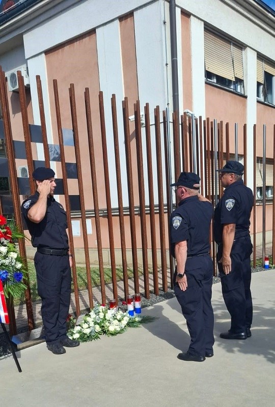 SJEĆANJE NA HEROJE Obilježena 34. obljetnica odlaska Posebne jedinice PU Varaždin u Vukovar (7)
