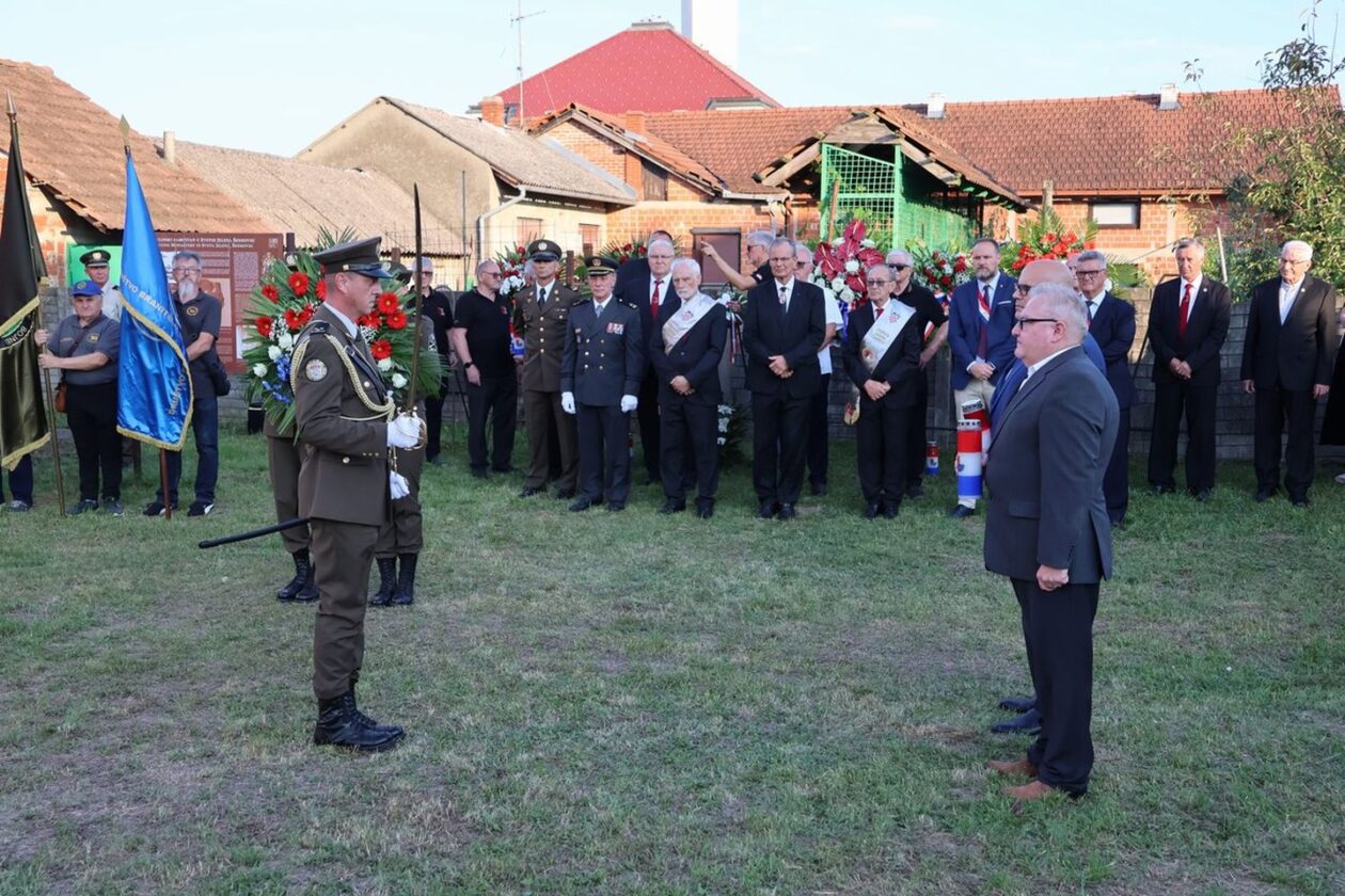 SJEĆANJE NA JUNAKA U Čakovcu i Šenkovcu obilježena 459. obljetnica Sigetske bitke (10) SJEĆANJE NA JUNAKA U Čakovcu i Šenkovcu obilježena 459. obljetnica Sigetske bitke (10)