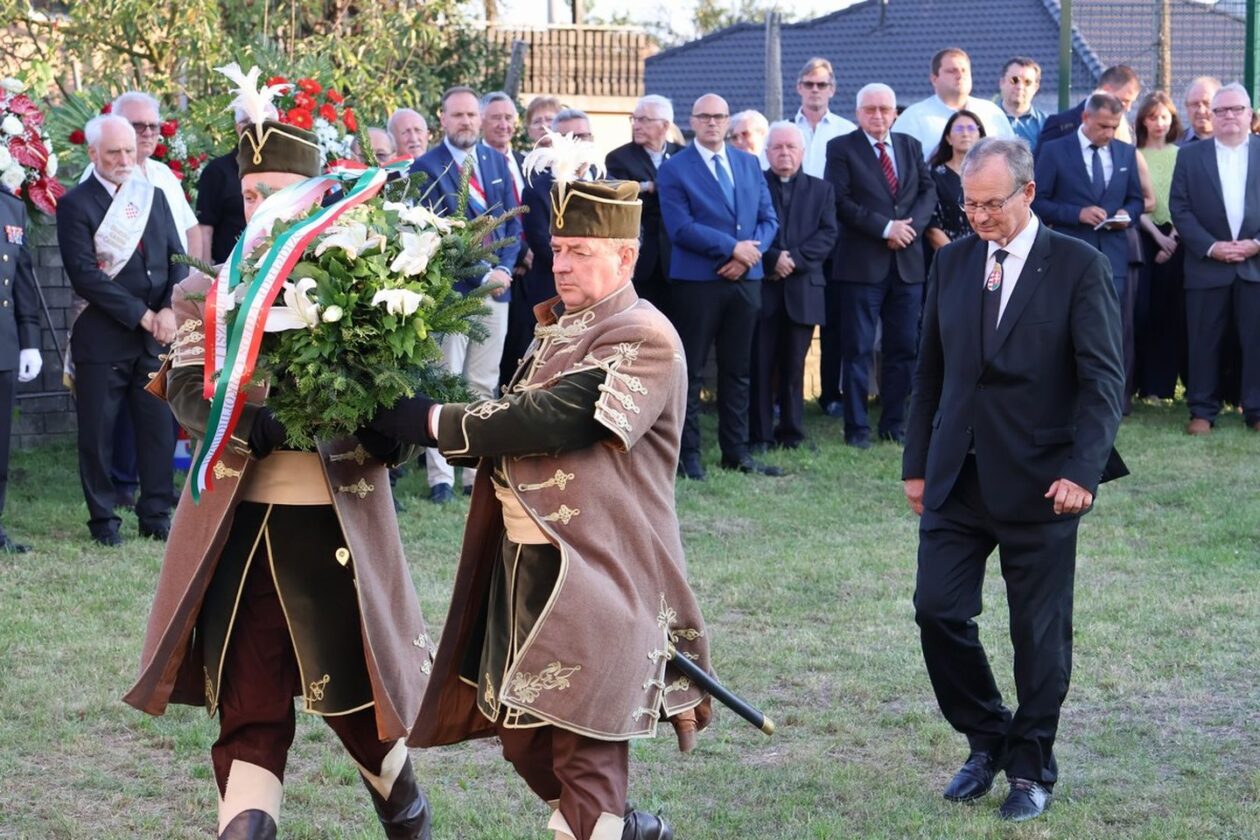 SJEĆANJE NA JUNAKA U Čakovcu i Šenkovcu obilježena 459. obljetnica Sigetske bitke (16) SJEĆANJE NA JUNAKA U Čakovcu i Šenkovcu obilježena 459. obljetnica Sigetske bitke (16)