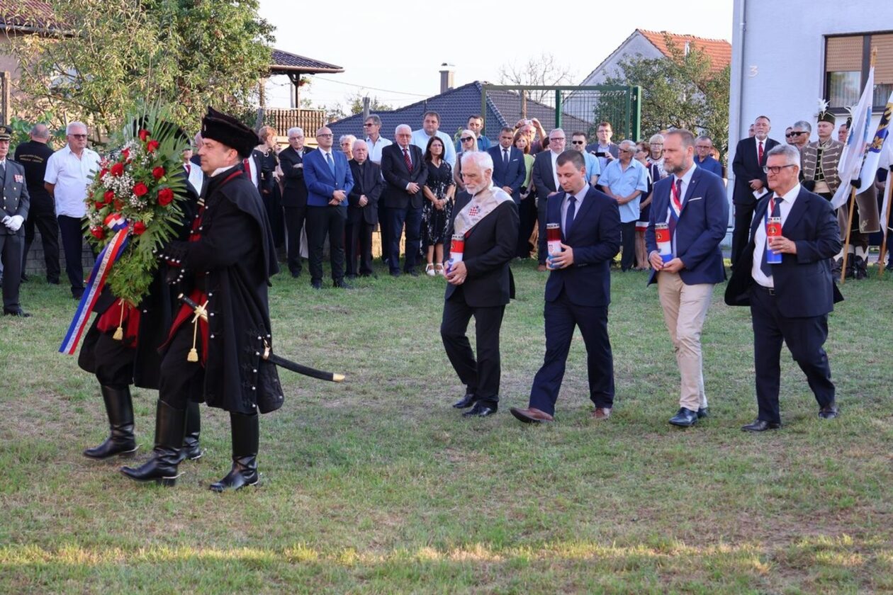 SJEĆANJE NA JUNAKA U Čakovcu i Šenkovcu obilježena 459. obljetnica Sigetske bitke (20) SJEĆANJE NA JUNAKA U Čakovcu i Šenkovcu obilježena 459. obljetnica Sigetske bitke (20)