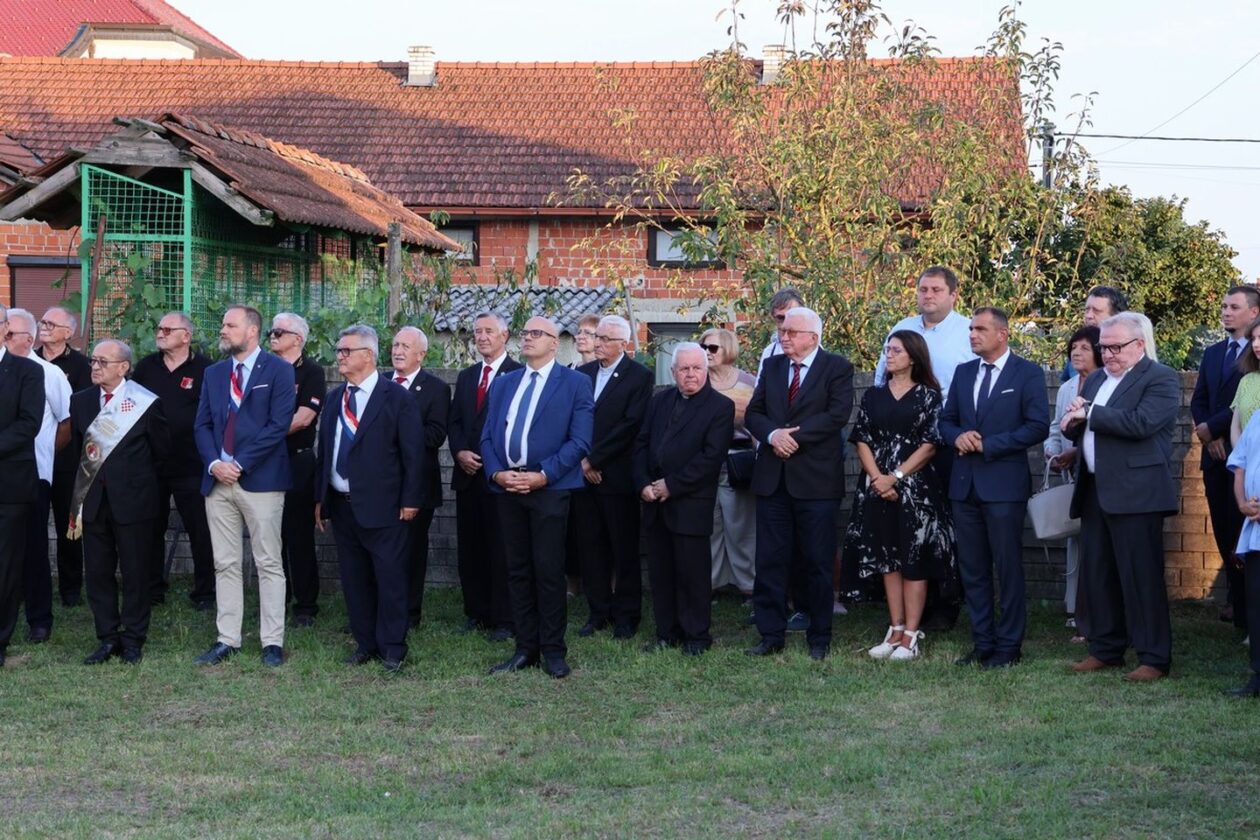 SJEĆANJE NA JUNAKA U Čakovcu i Šenkovcu obilježena 459. obljetnica Sigetske bitke (26) SJEĆANJE NA JUNAKA U Čakovcu i Šenkovcu obilježena 459. obljetnica Sigetske bitke (26)