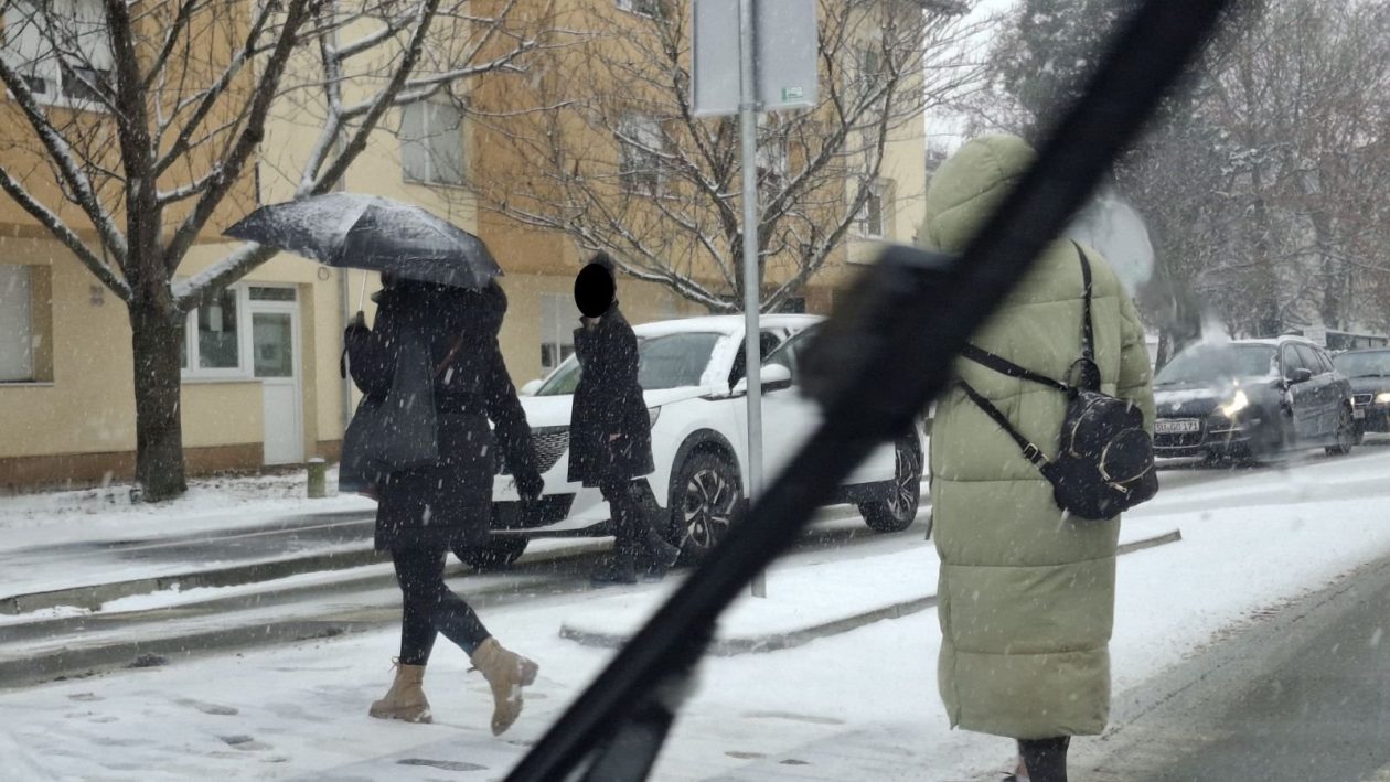 SNIJEG RADI SVOJE Prometna nesreća između dva automobila u Čakovcu (2) SNIJEG RADI SVOJE Prometna nesreća između dva automobila u Čakovcu (2)