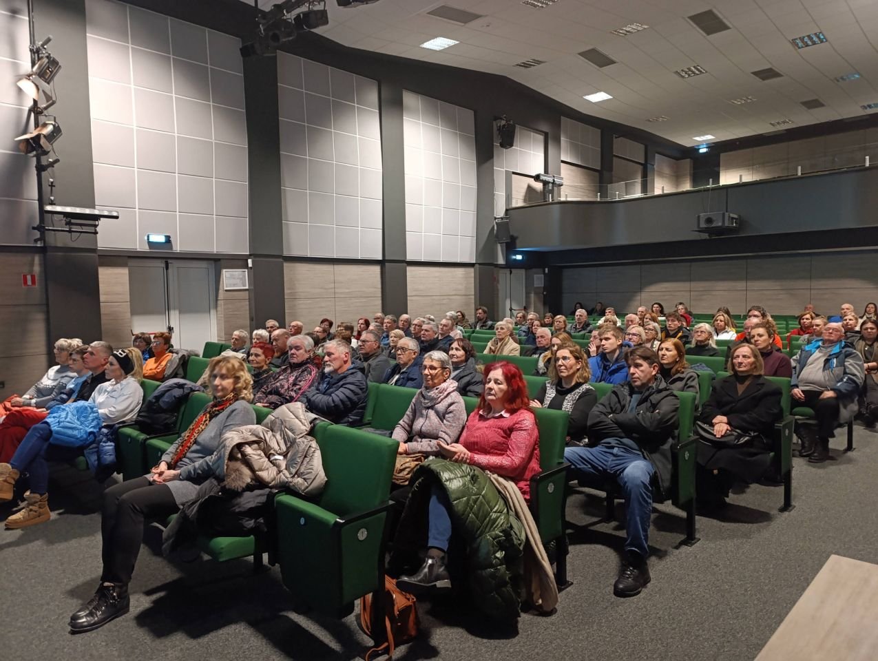 SONJA TOŠIĆ GRLAČ Borneo iz prve ruke putopis koji je ispunio CZK ‘Rudar’ (2)