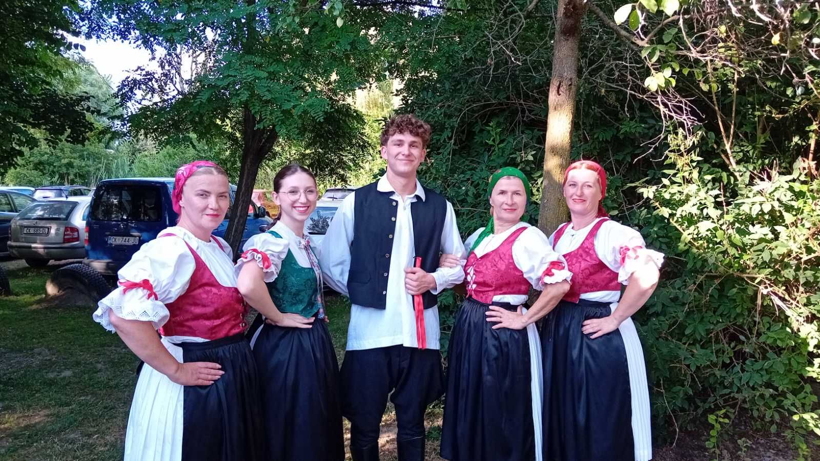 ‘SOSED, POKAŽI KAJ ZNAŠ’ Kod Kuršanca se pleše, svira i dijeli besplatan gulaš (3)