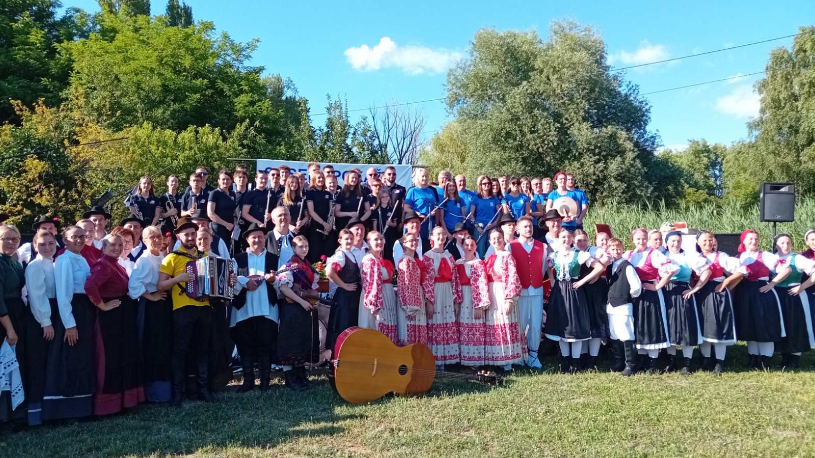 ‘SOSED, POKAŽI KAJ ZNAŠ’ Kod Kuršanca se pleše, svira i dijeli besplatan gulaš (5)