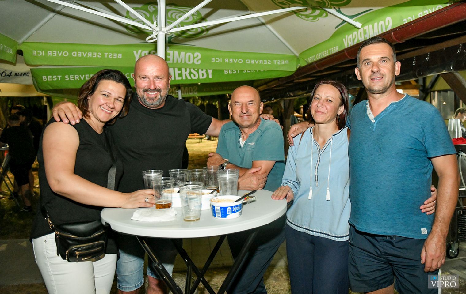 SPEKTAKL NA VODI Ekipa Kobre osvojila turnir u odbojci na vodi u sklopu Lova na labuđe pero (1)