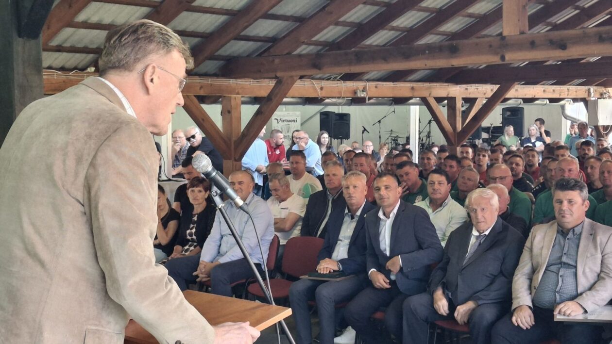 SPORTSKI PARK NIKOLA POKRIVAČ NK Bratstvo Jurovec nikada neće zaboraviti Nikolu (3)