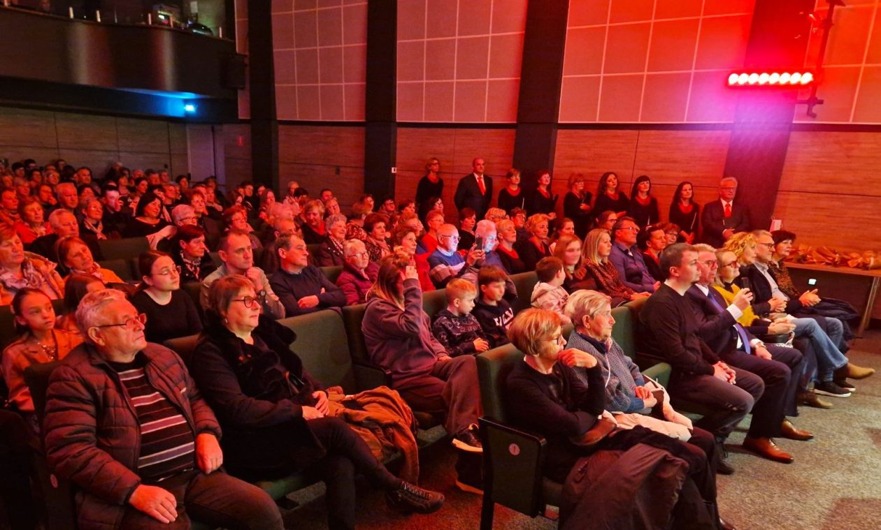 SRCE PUNO PJESME KUD Mura i gosti priredili večer za pamćenje u Centar za kulturu Rudar (1)