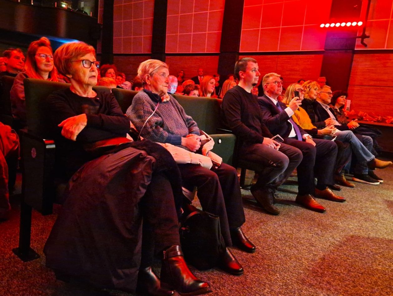 SRCE PUNO PJESME KUD Mura i gosti priredili večer za pamćenje u Centar za kulturu Rudar (2)